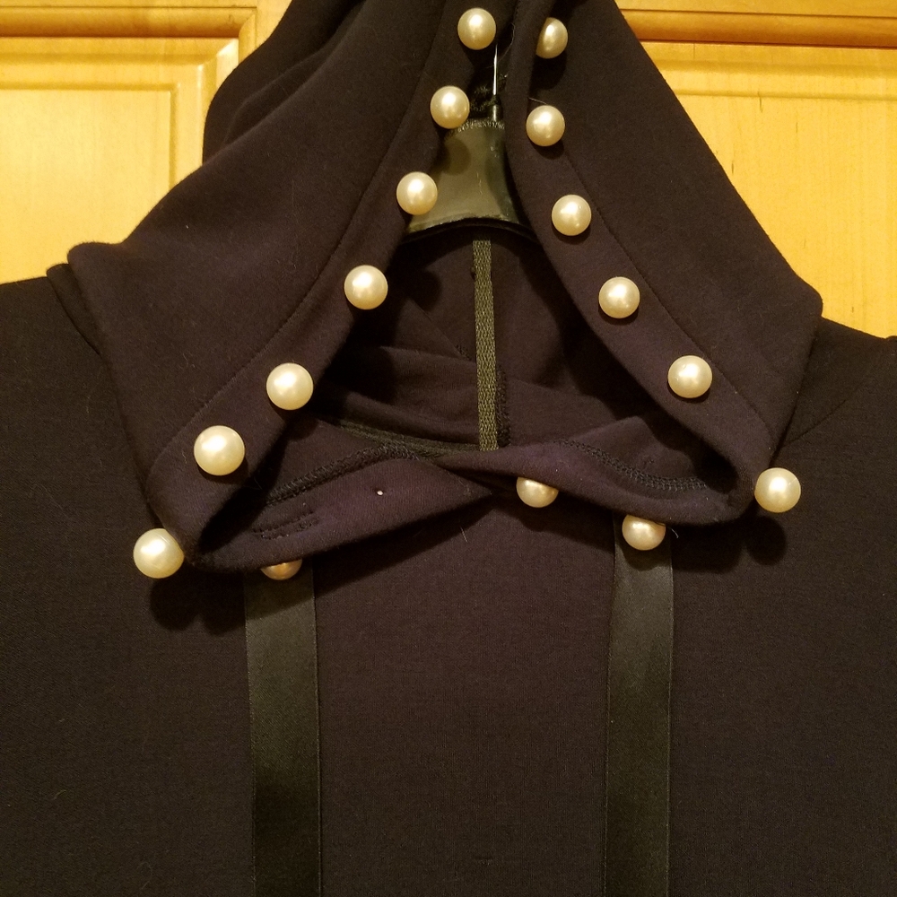 JOH  FRANCINE.  DARK  NAVY BLUE  ALOST BLACK FRENCH SCUBA PEARL HOODIE  SIZE (M)